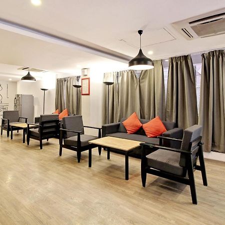 Oyo Townhouse 9 Hitech City Hyderabad Exteriör bild