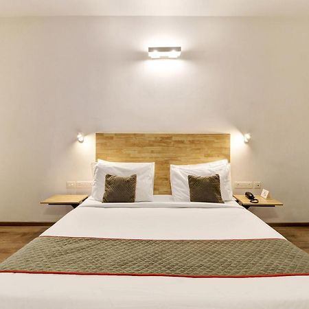Oyo Townhouse 9 Hitech City Hyderabad Exteriör bild