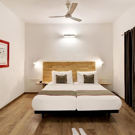 Oyo Townhouse 9 Hitech City Hyderabad Exteriör bild