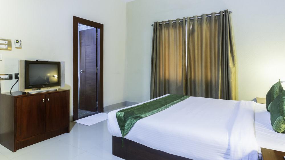Oyo Townhouse 9 Hitech City Hyderabad Exteriör bild