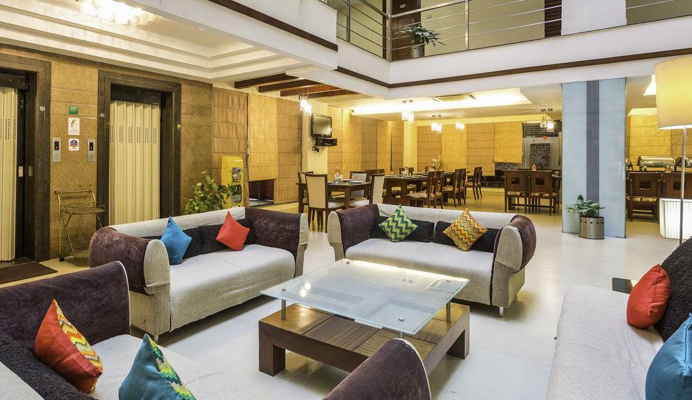 Oyo Townhouse 9 Hitech City Hyderabad Exteriör bild