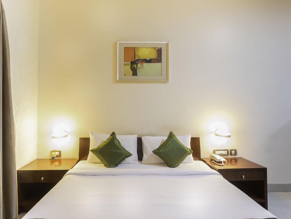 Oyo Townhouse 9 Hitech City Hyderabad Exteriör bild