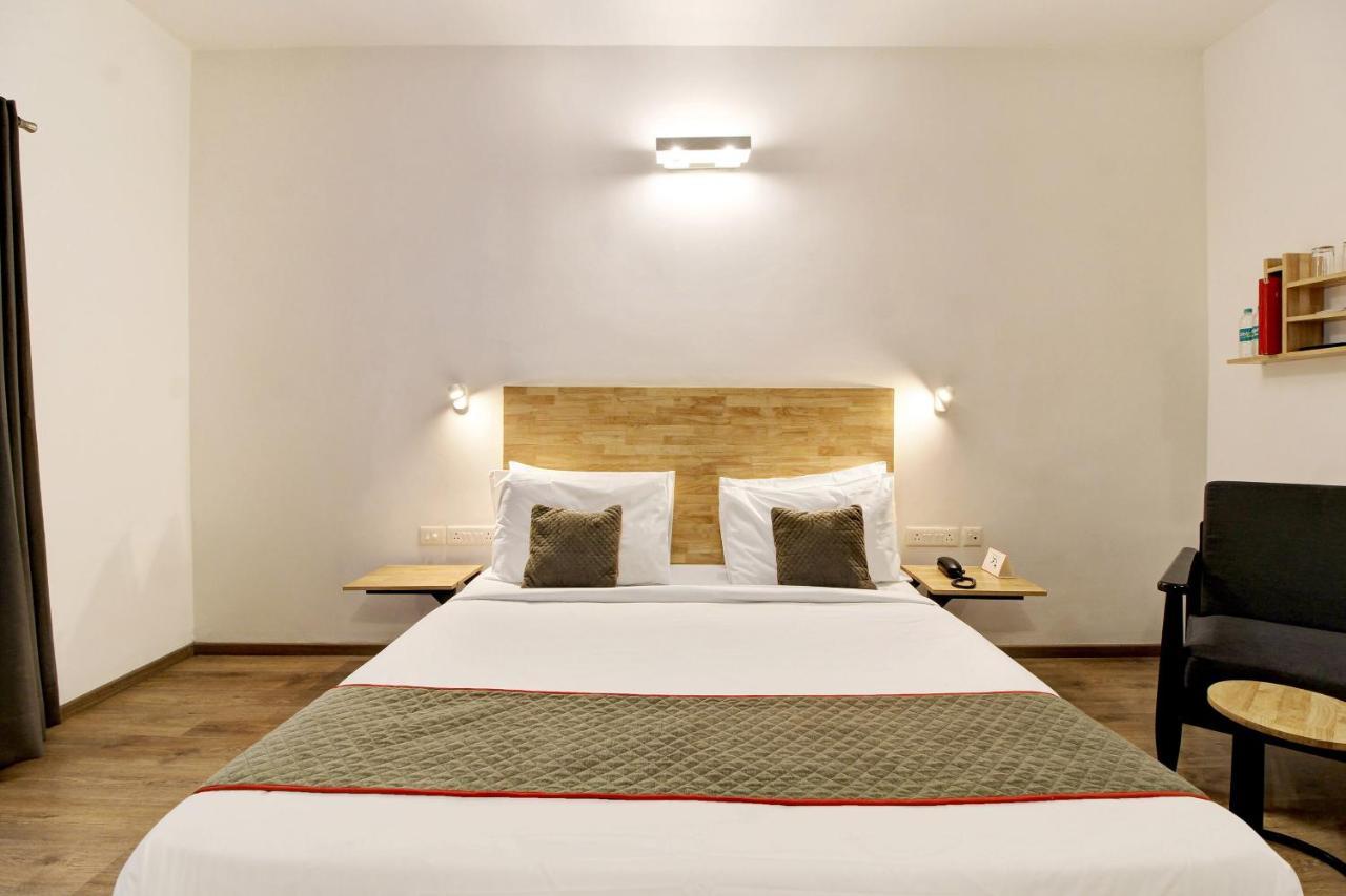 Oyo Townhouse 9 Hitech City Hyderabad Exteriör bild