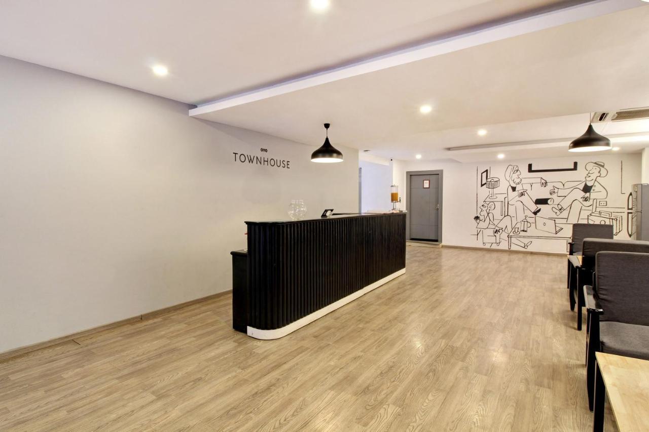Oyo Townhouse 9 Hitech City Hyderabad Exteriör bild