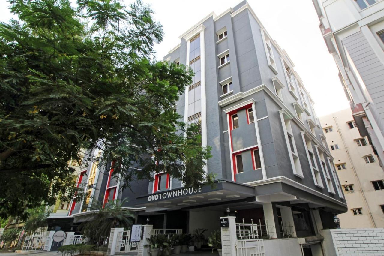 Oyo Townhouse 9 Hitech City Hyderabad Exteriör bild
