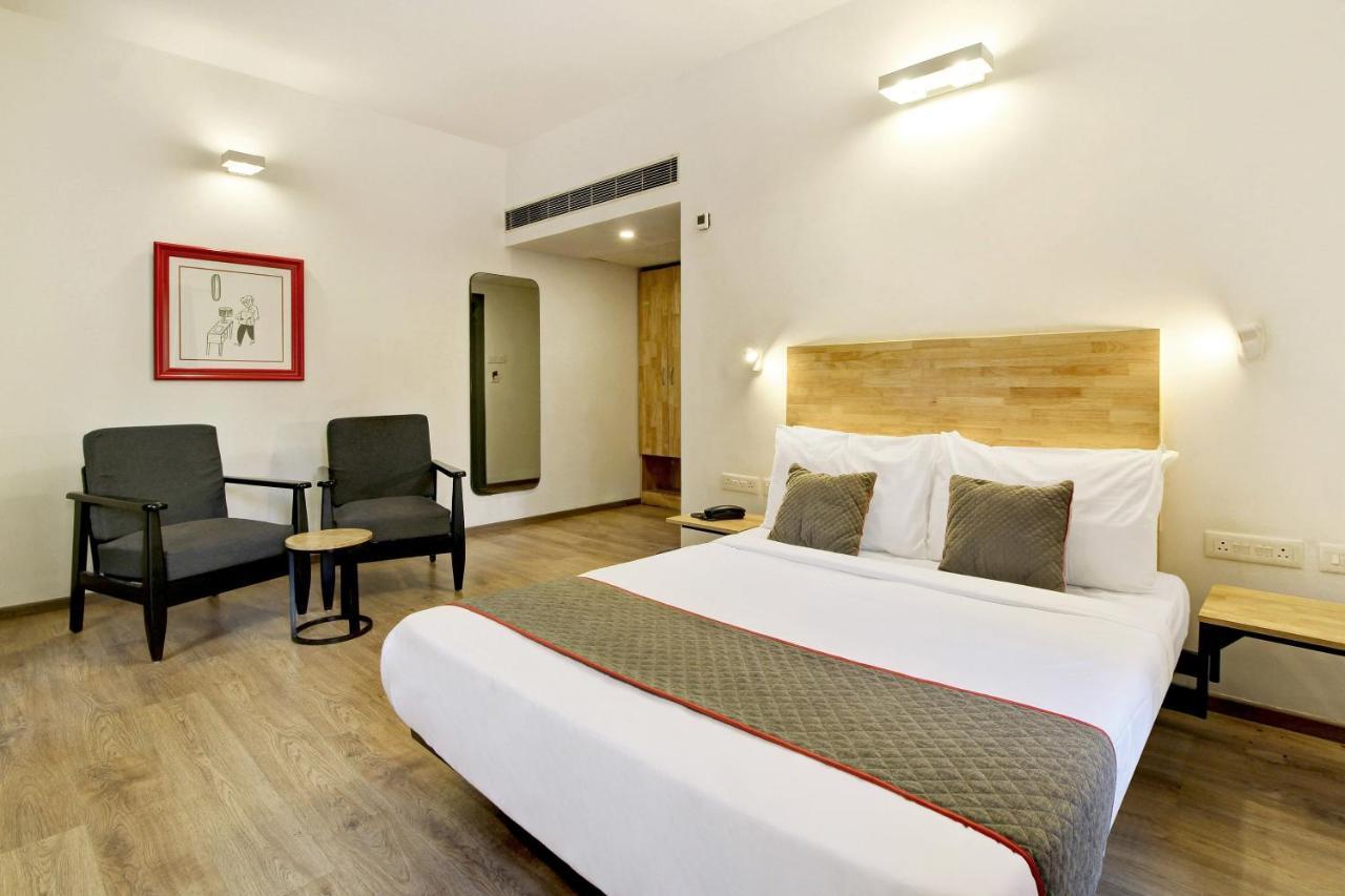Oyo Townhouse 9 Hitech City Hyderabad Exteriör bild