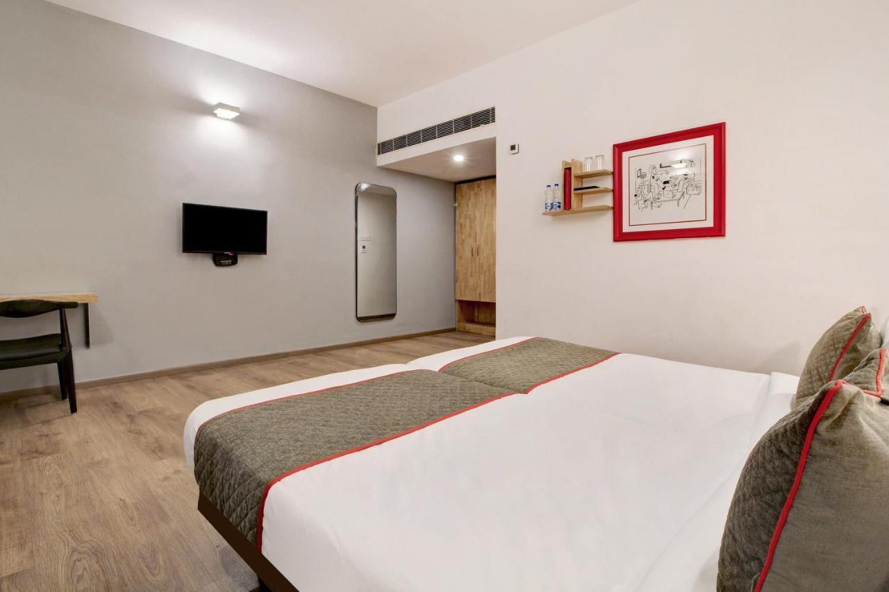 Oyo Townhouse 9 Hitech City Hyderabad Exteriör bild