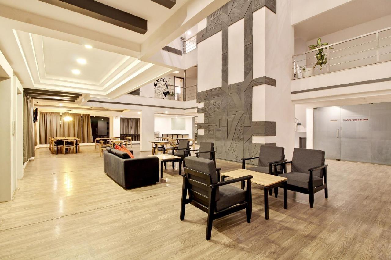 Oyo Townhouse 9 Hitech City Hyderabad Exteriör bild