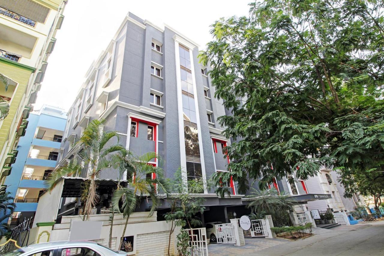 Oyo Townhouse 9 Hitech City Hyderabad Exteriör bild