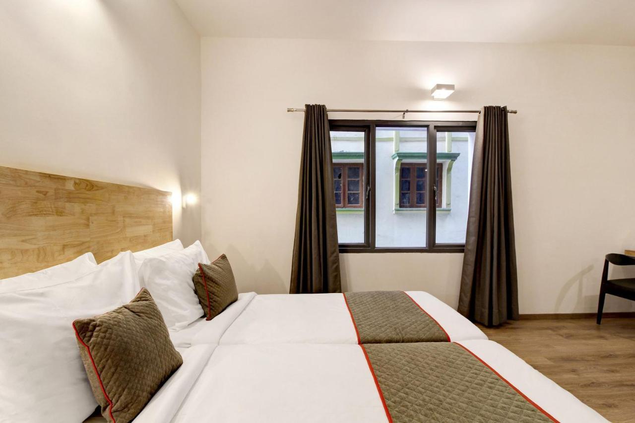 Oyo Townhouse 9 Hitech City Hyderabad Exteriör bild