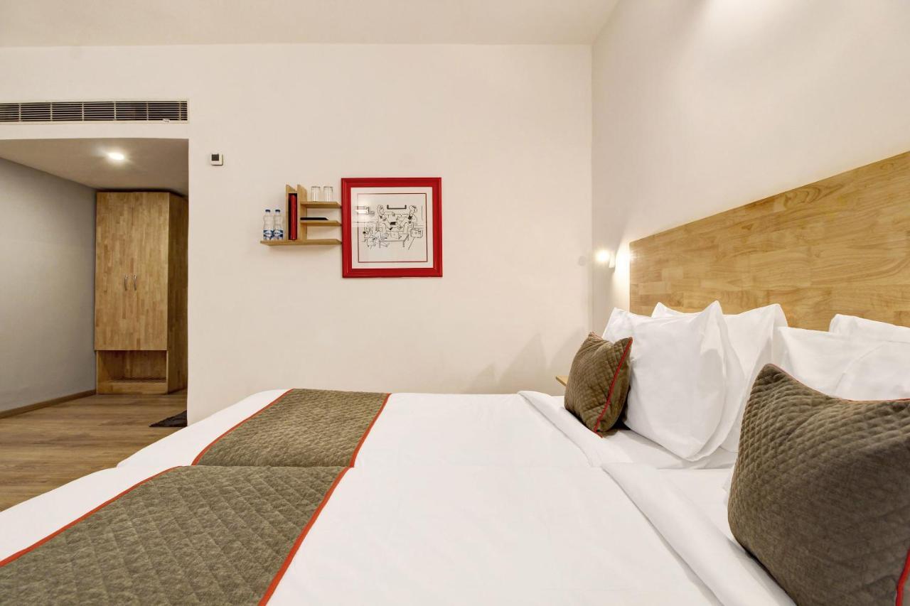 Oyo Townhouse 9 Hitech City Hyderabad Exteriör bild