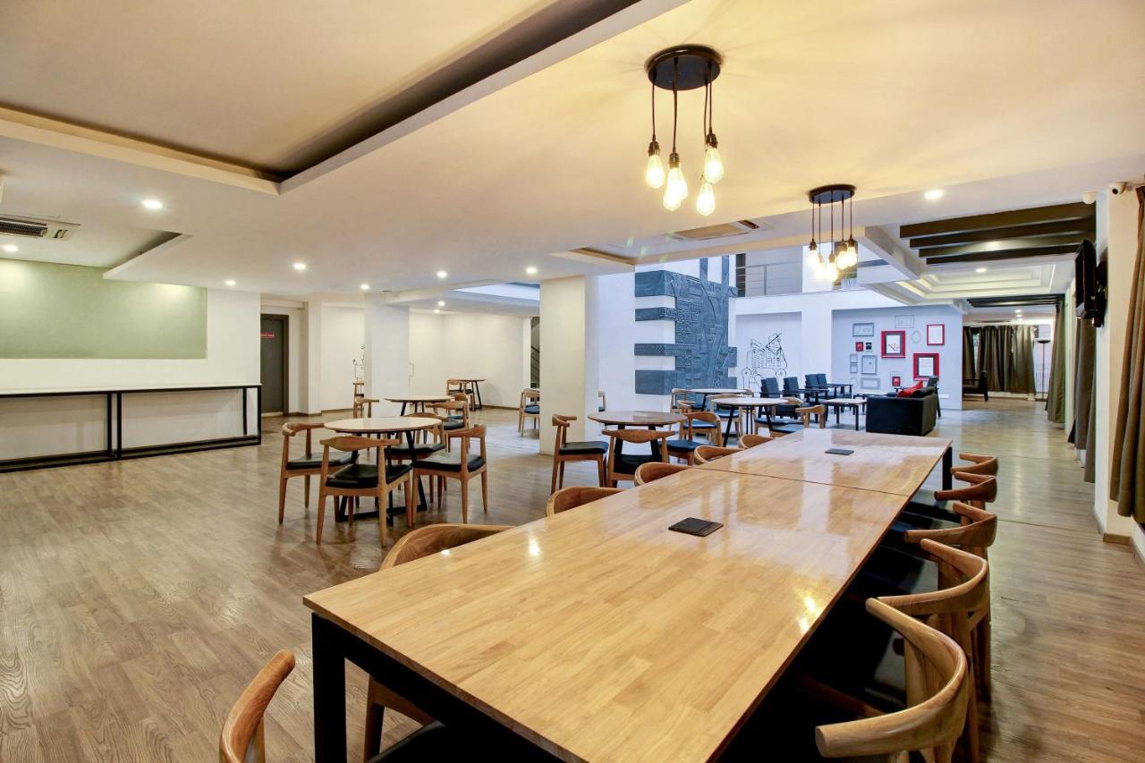 Oyo Townhouse 9 Hitech City Hyderabad Exteriör bild