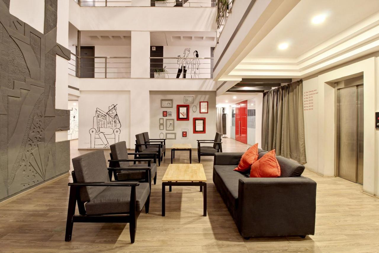 Oyo Townhouse 9 Hitech City Hyderabad Exteriör bild