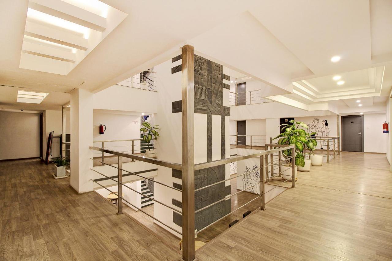 Oyo Townhouse 9 Hitech City Hyderabad Exteriör bild