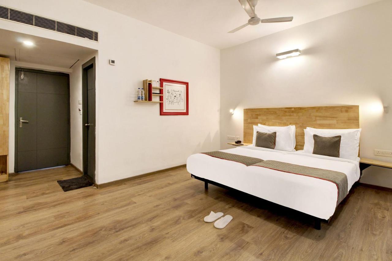 Oyo Townhouse 9 Hitech City Hyderabad Exteriör bild