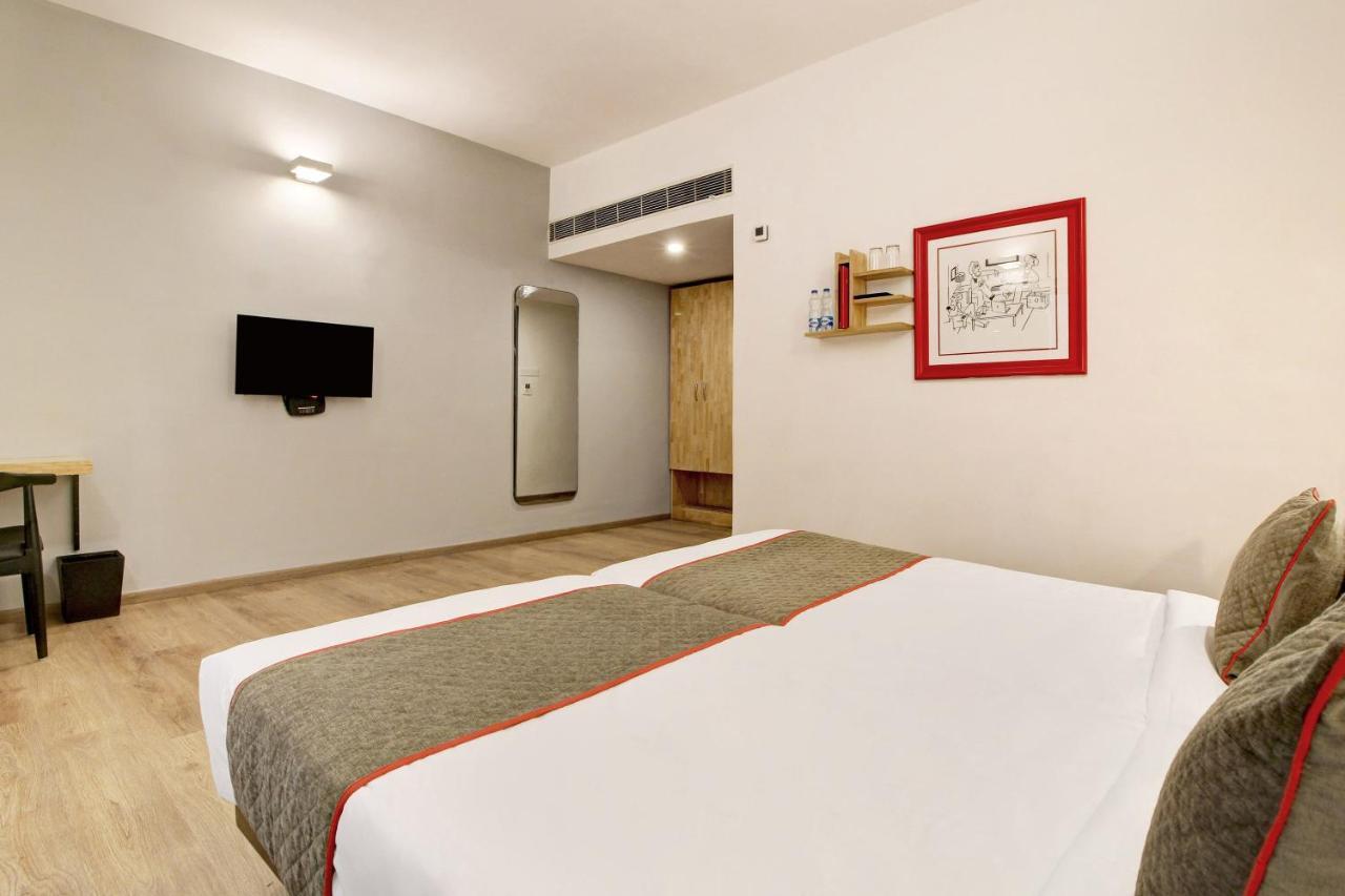 Oyo Townhouse 9 Hitech City Hyderabad Exteriör bild