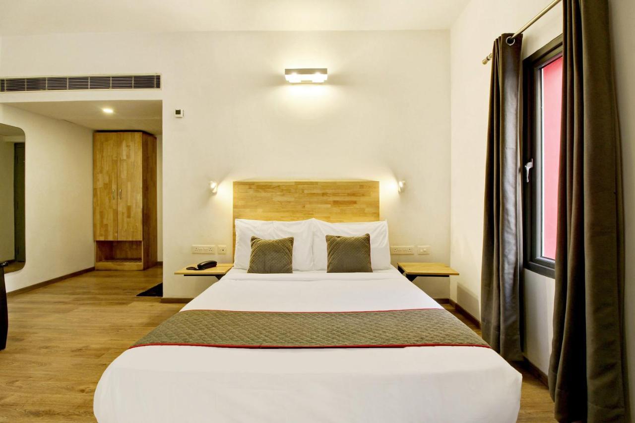 Oyo Townhouse 9 Hitech City Hyderabad Exteriör bild