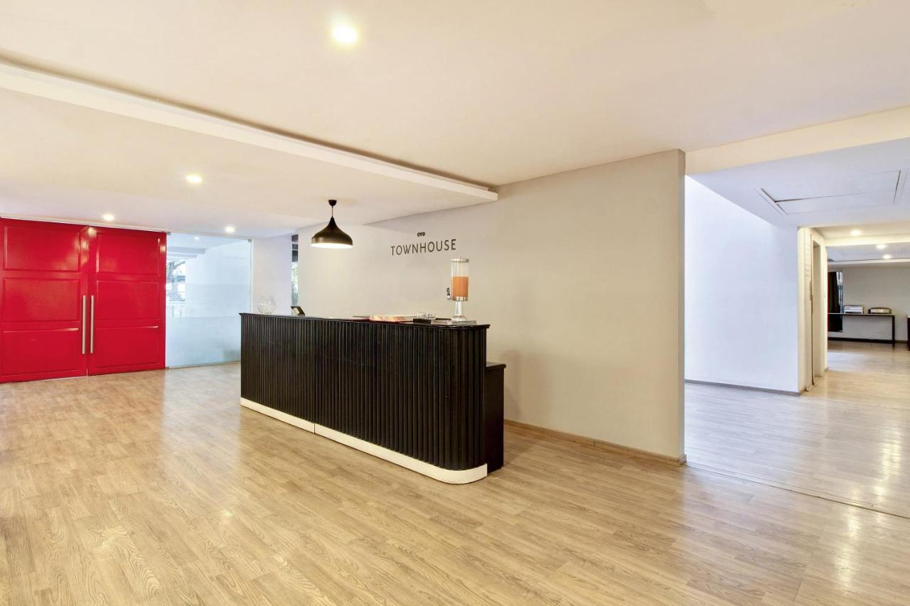 Oyo Townhouse 9 Hitech City Hyderabad Exteriör bild