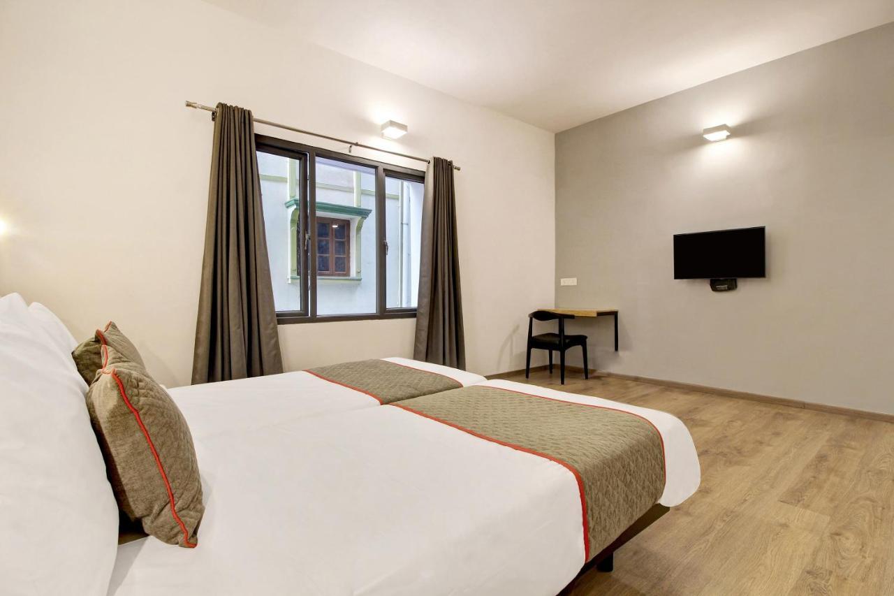 Oyo Townhouse 9 Hitech City Hyderabad Exteriör bild