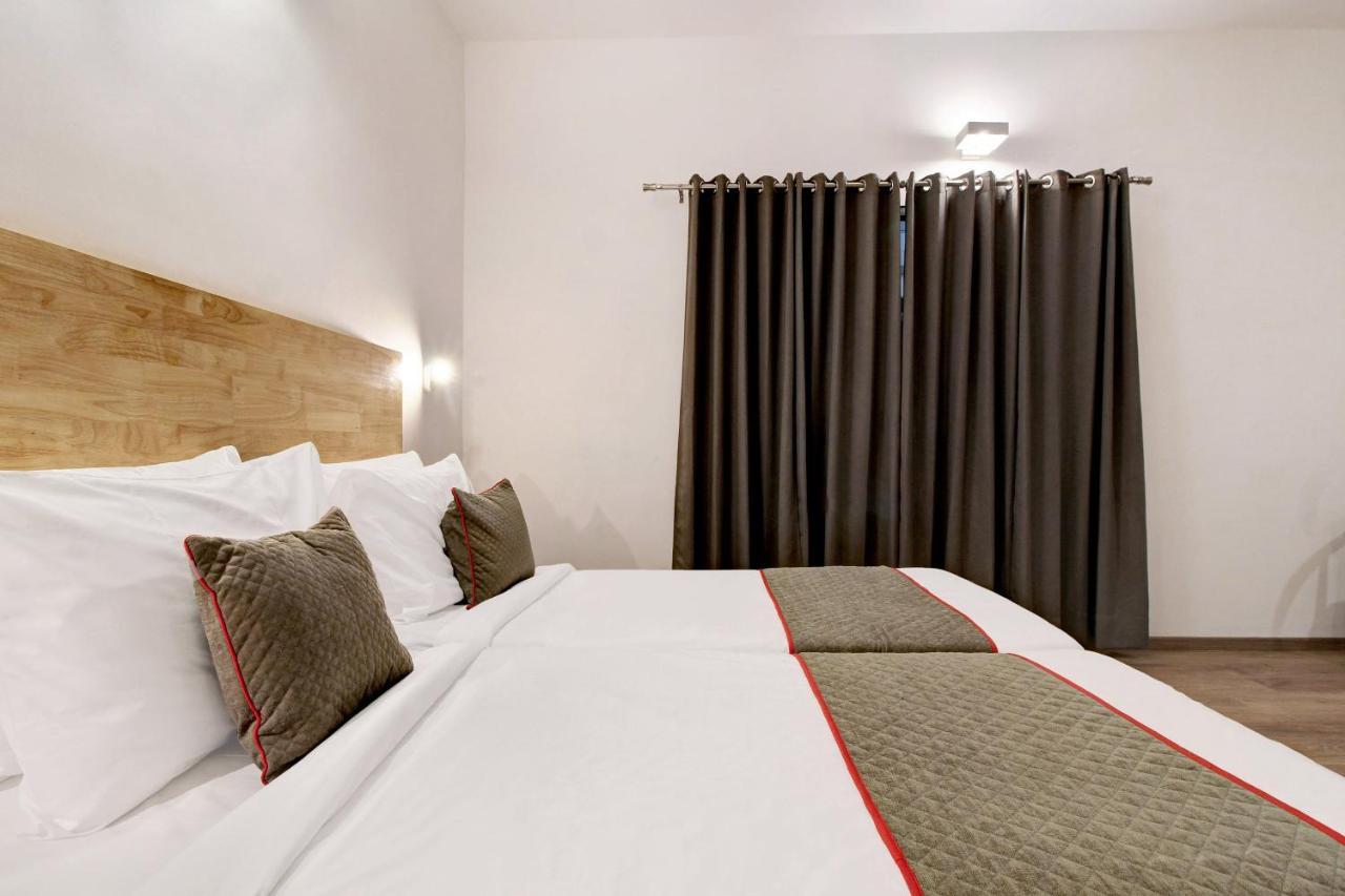 Oyo Townhouse 9 Hitech City Hyderabad Exteriör bild