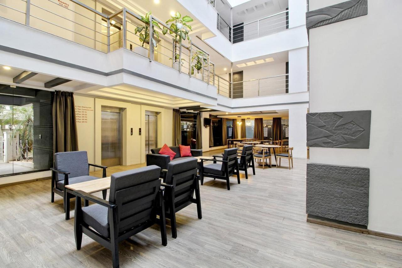 Oyo Townhouse 9 Hitech City Hyderabad Exteriör bild