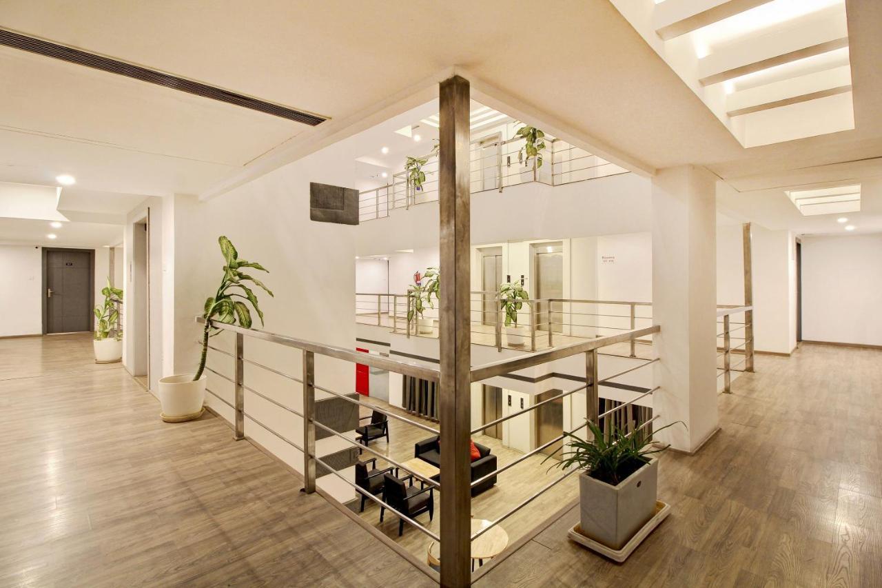 Oyo Townhouse 9 Hitech City Hyderabad Exteriör bild