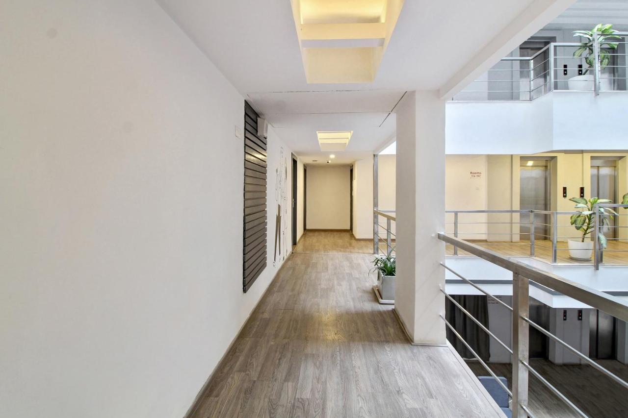 Oyo Townhouse 9 Hitech City Hyderabad Exteriör bild