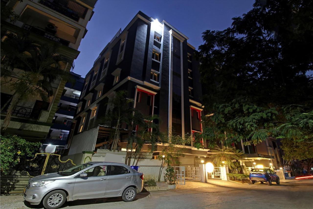 Oyo Townhouse 9 Hitech City Hyderabad Exteriör bild